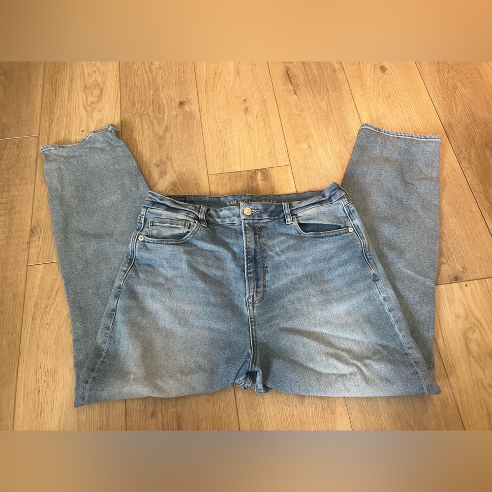 American Eagle Outfitters Curvy Mom Jean